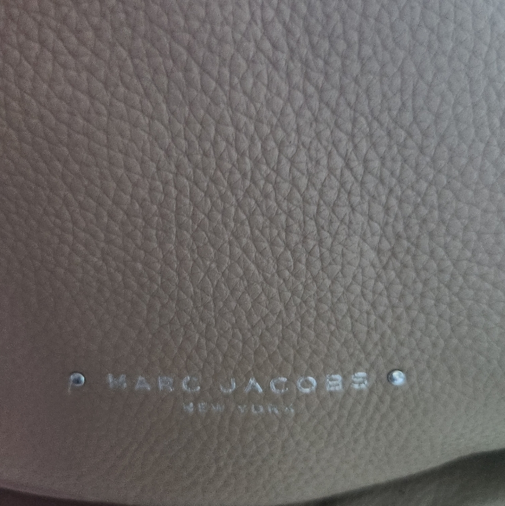 Marc Jacobs LargeTaupe Leather Shoulder Bag EUC - Picture 2 of 14